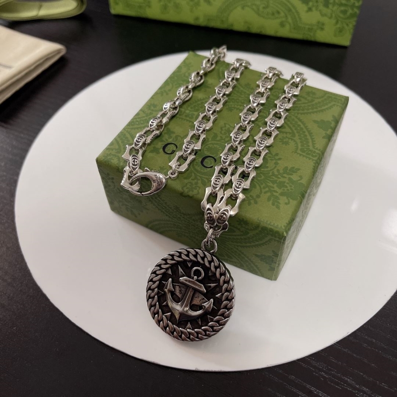 G*u*i necklaces